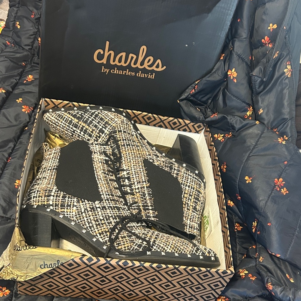 Charles By Charles David Black and White Lace Up Boots - Picture 2 of 8